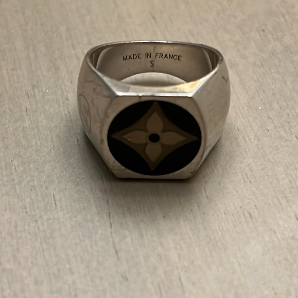 Louis Vuitton Burg Fleur Monogram Mens Silver Ring
